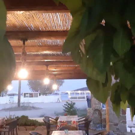 Isalos On The ホテル Serifos Town